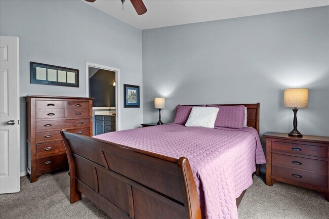 Building Photo - 907 Main St