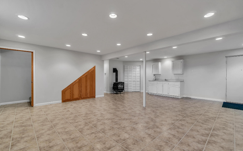 Building Photo - 12845 N Hauser Lk Rd