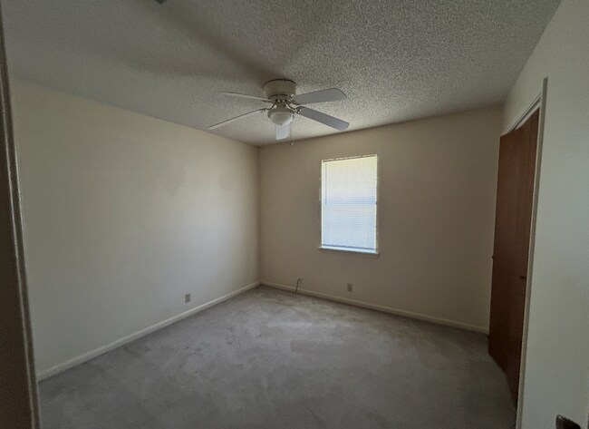 Building Photo - 150 Shelly Ln