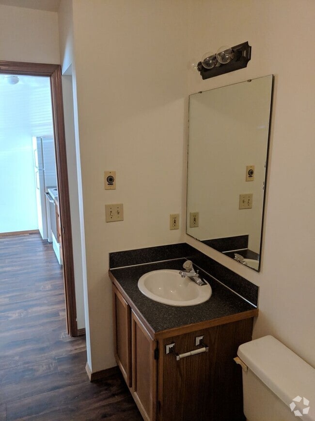 Building Photo - Spacious Studio with bonus storage