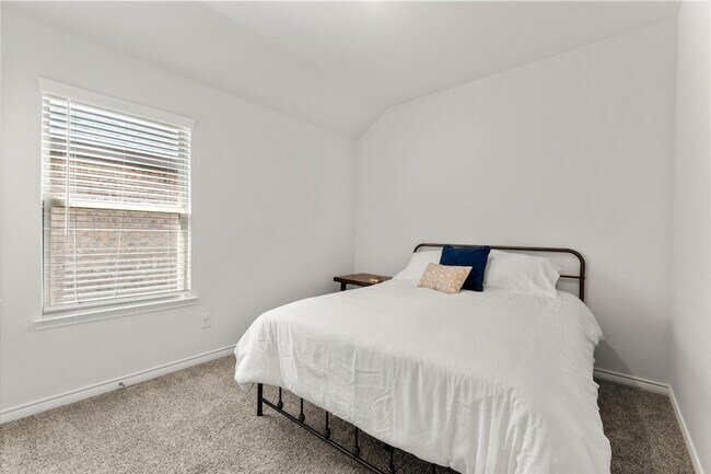 Building Photo - 137 Red Hickory Dr