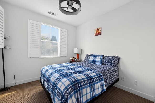 Building Photo - 306 Calle Rayo