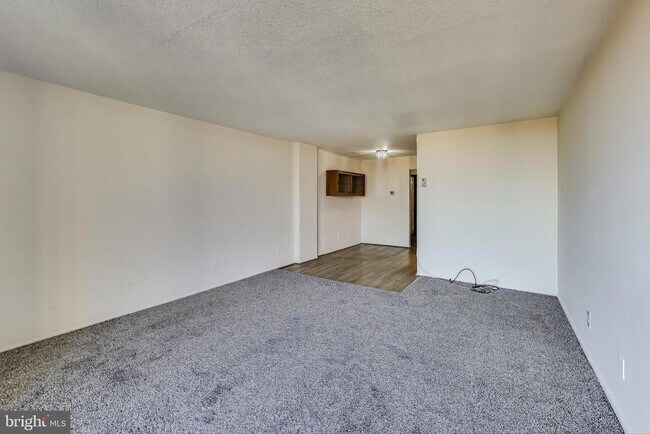 Building Photo - 4 Monroe St