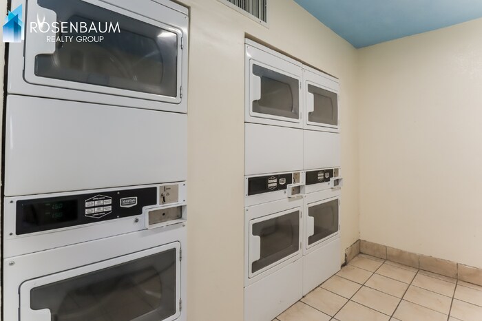 Building Photo - 455 W Kelso St