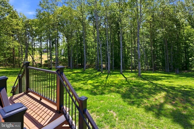 Building Photo - 301 Kingdom Dr