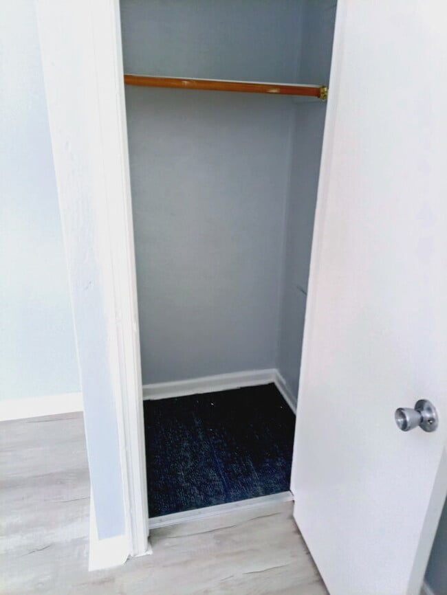 Building Photo - Fully Renovated 2 Bed | Fresh, Clean, Move-In Ready