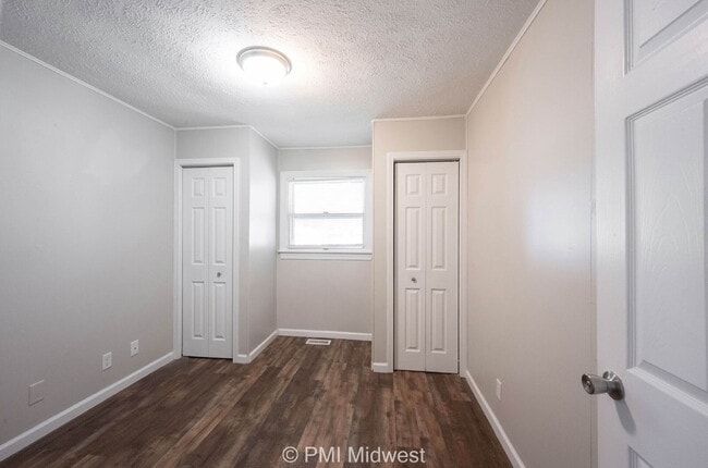 Building Photo - "Charming 3-Bedroom Haven in Mooresville –...