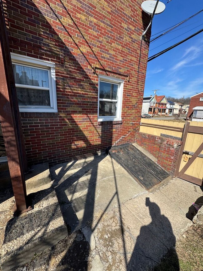 Building Photo - 732 Idlewood Ave