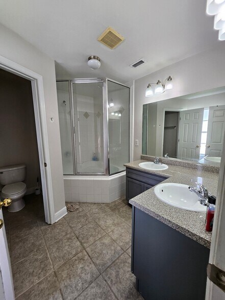 Building Photo - 3316 Golden Rain Dr