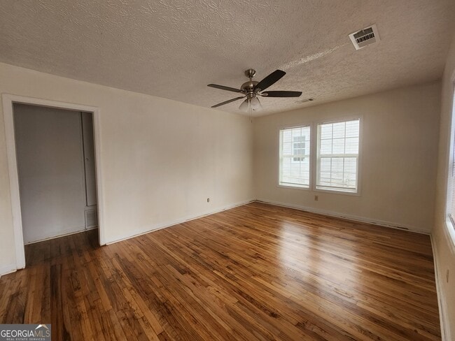 Building Photo - 7703 Aurora Dr