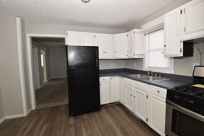 Building Photo - Mishawaka North-east 2 bedroom and 1 bath home on a large lot