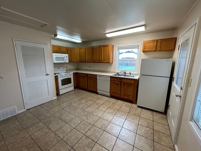 Building Photo - single family home