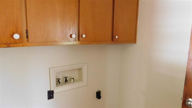 Laundry Room - 311 E Imperial Cir