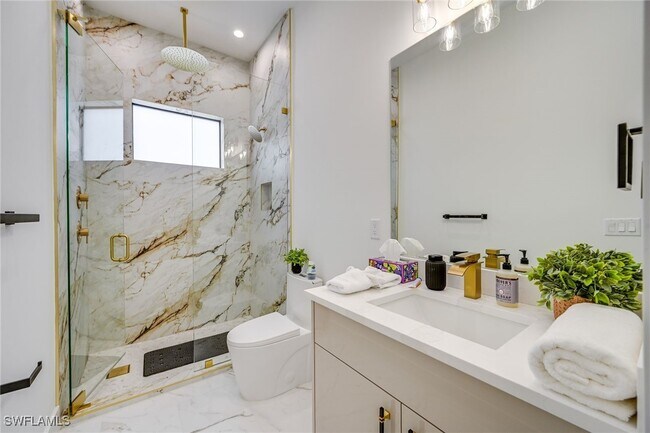 Building Photo - 3384 Canal St