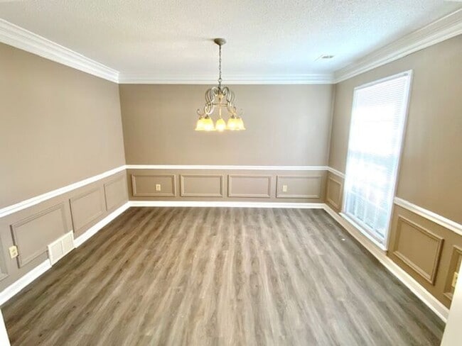 Building Photo - Now Leasing 4 bedroom 2.5 bath home-Southeast Memphis