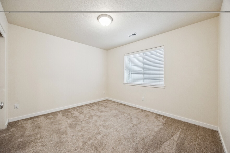 back bedroom - 325 NW 209th Ave