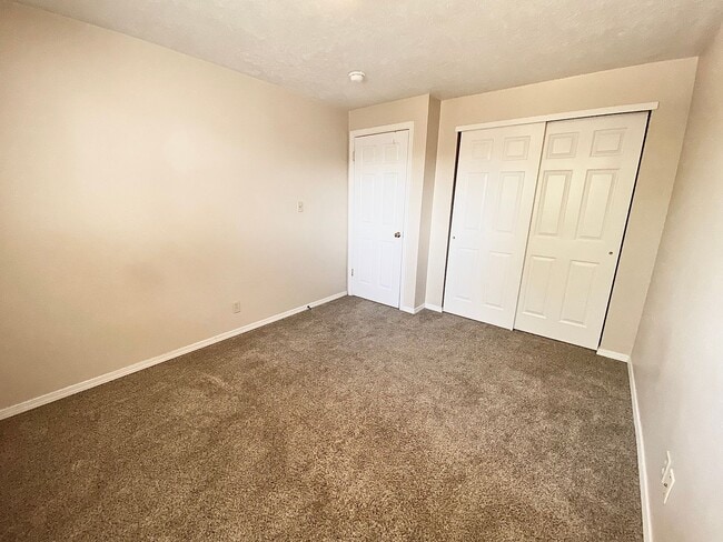 Building Photo - 2 Bedroom 1 Bath Units