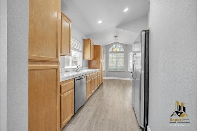 Building Photo - 8449 Bramble Bush Cir