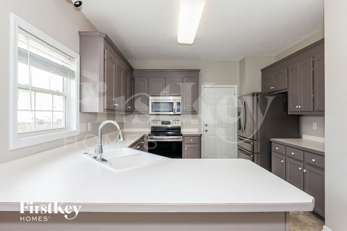 Building Photo - 721 Summey Farm Dr