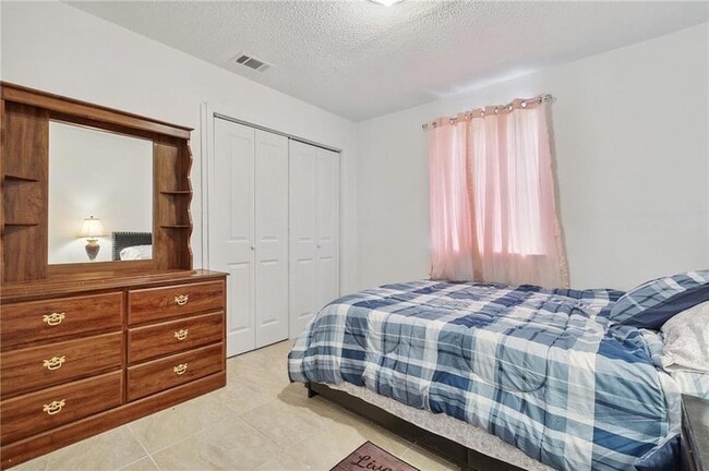 Building Photo - 2600 Cambridge Dr
