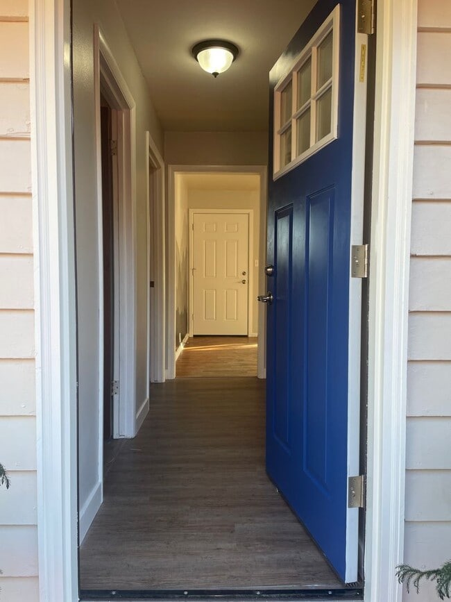 Building Photo - Off the beaten path