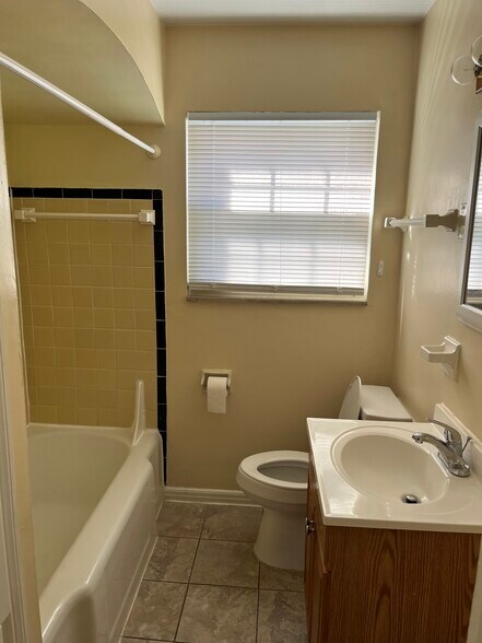 Building Photo - 1133 S Cassingham Rd