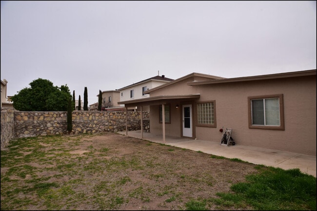 Building Photo - 14149 Warren Belin Dr