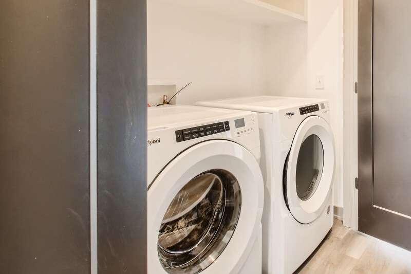 Building Photo - 5714 California Ave