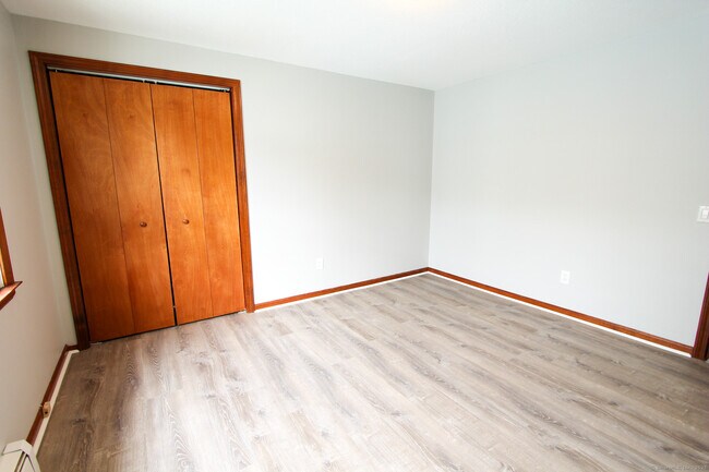 Building Photo - 17 Pinehurst Ave