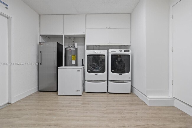 Building Photo - 12811 SW 9th Pl
