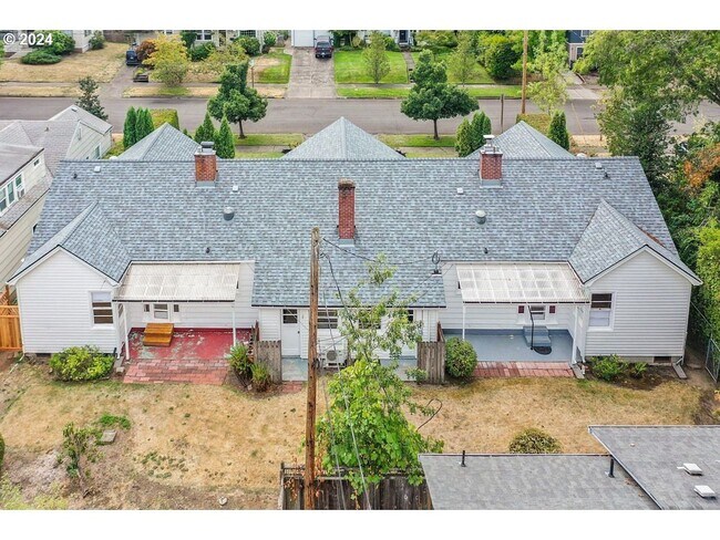 Building Photo - 2 bedroom duplex in Amazon Neighborhood