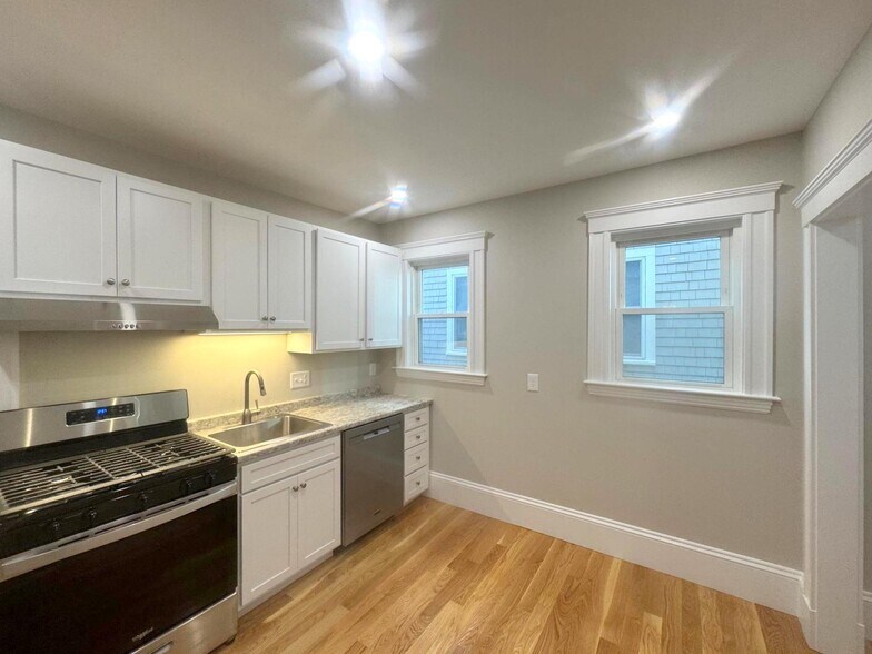 Building Photo - 11 Belmont Sq