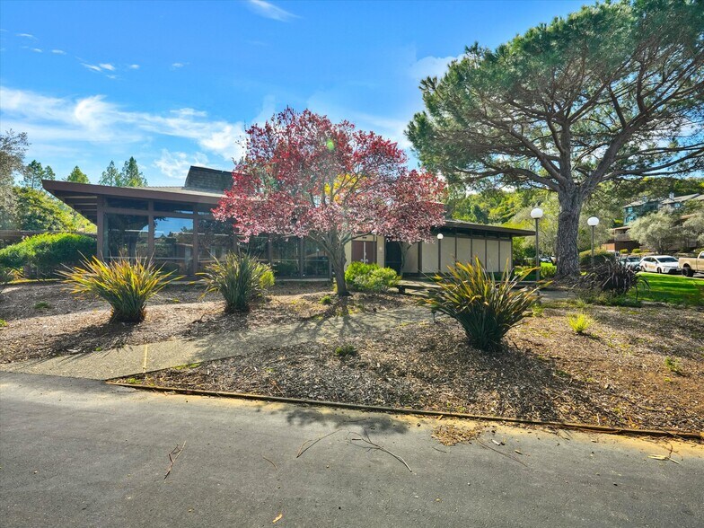 Surrounding Area - 38 Surrey Ln