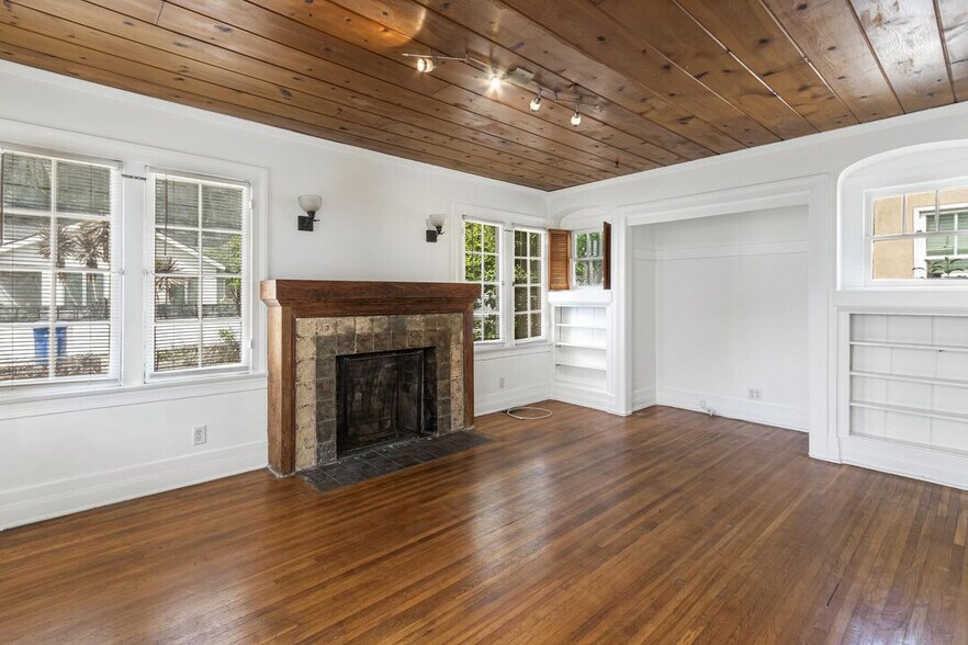 Building Photo - 3860 Goldwyn Ter