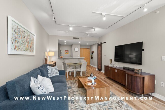 Building Photo - Super Spacious Cortez Hill 2-Bedroom at Discovery! Small Pet Ok!