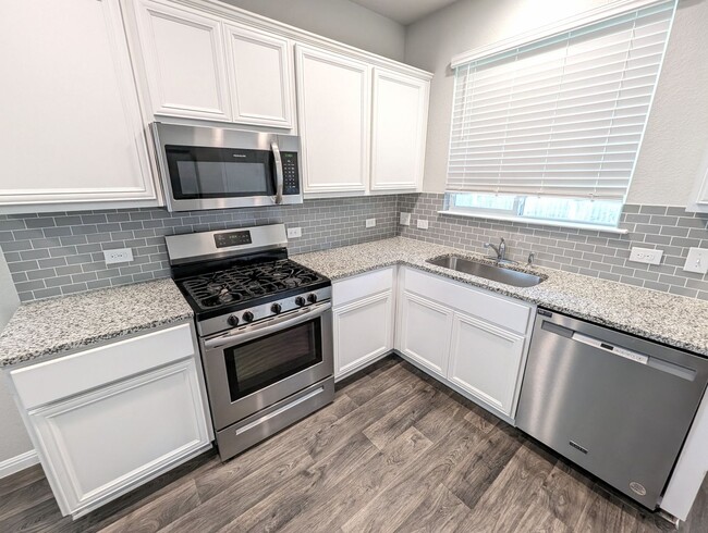 Building Photo - Modern 3-Bedroom Condo for Rent in Pfluger...