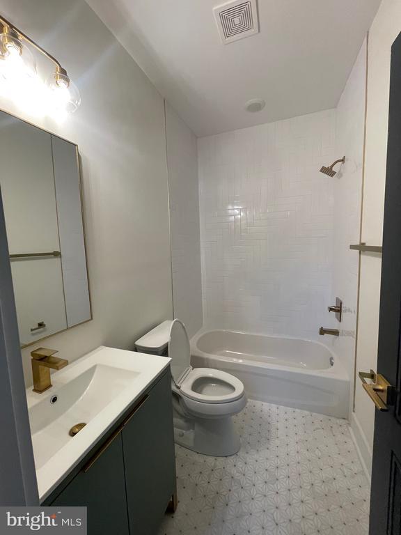 Building Photo - 7517 Ridge Ave