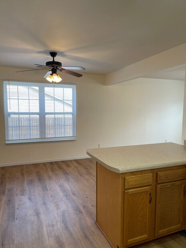 Building Photo - 16830 Huntington Ln