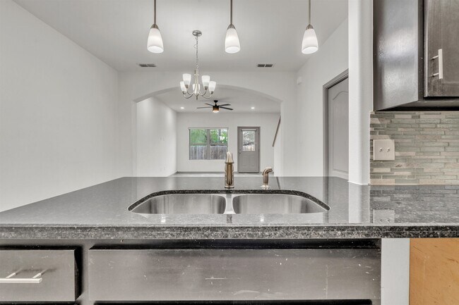 Building Photo - 204 Welland Dr