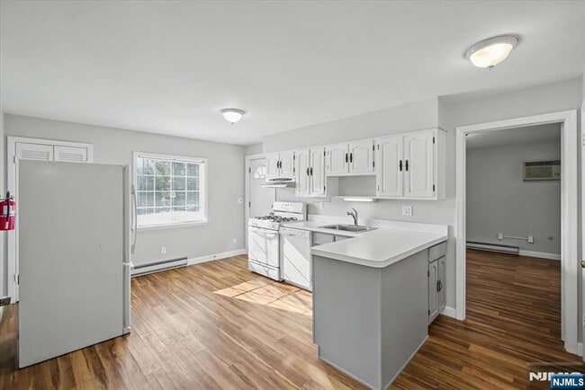 Building Photo - 85 Sheridan Ave