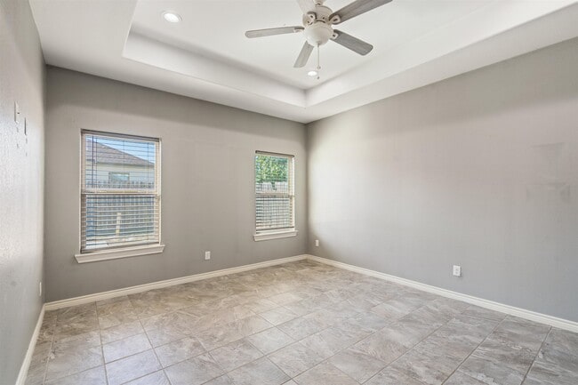 Building Photo - 1013 Tesoro Hills