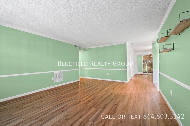 Building Photo - 925 Cleveland St