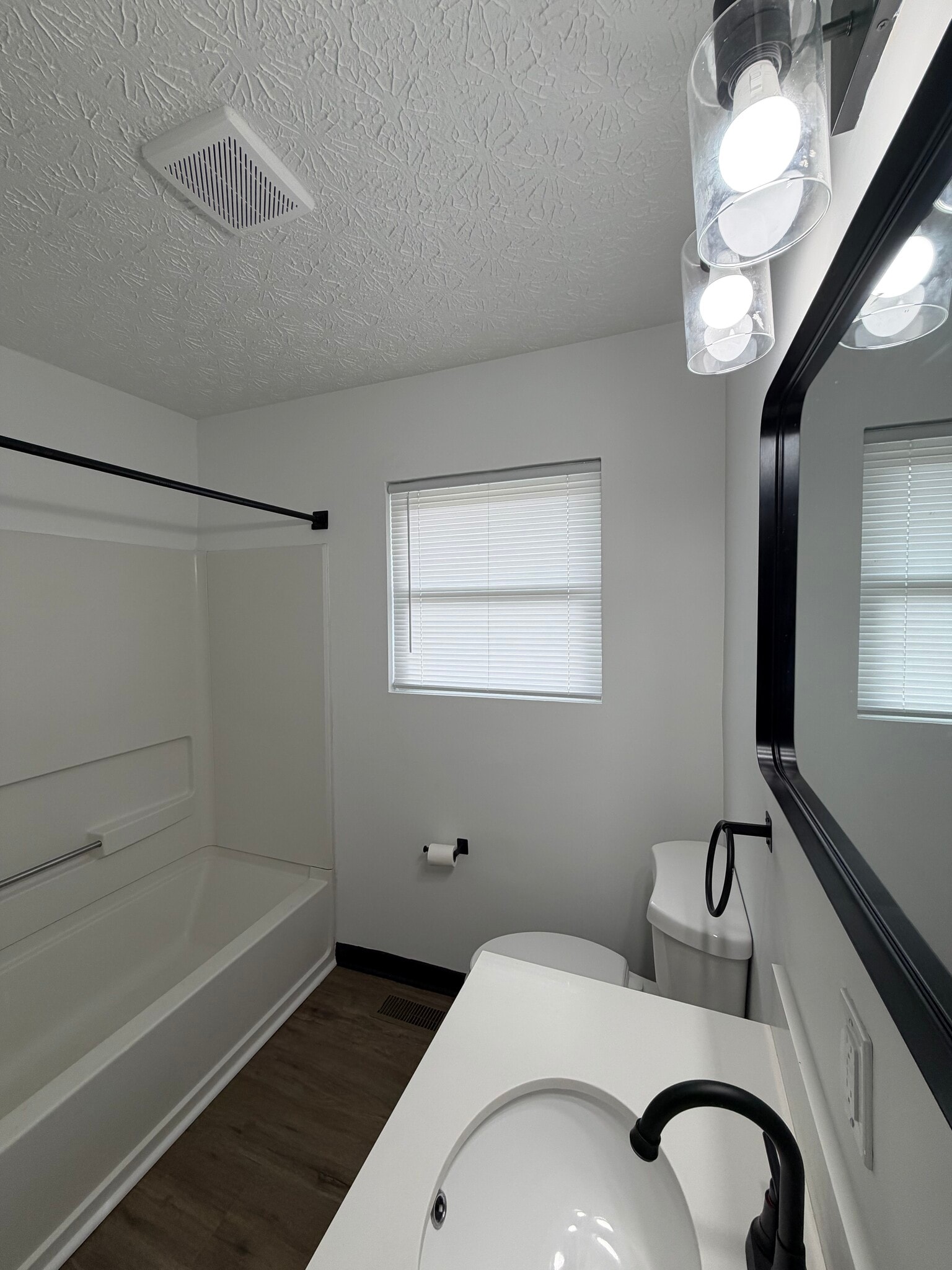 Upstairs Bathroom - 2015 Val Vista Ct