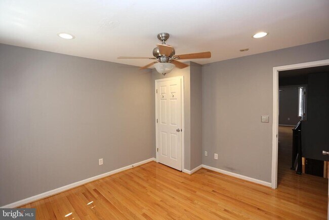 Building Photo - 524 S Bouldin St