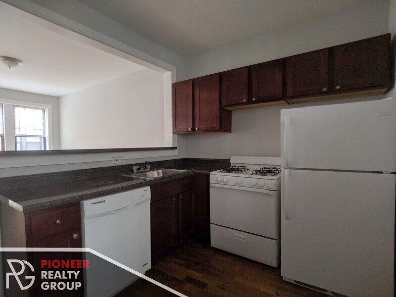 Building Photo - 4409 N Wolcott Ave