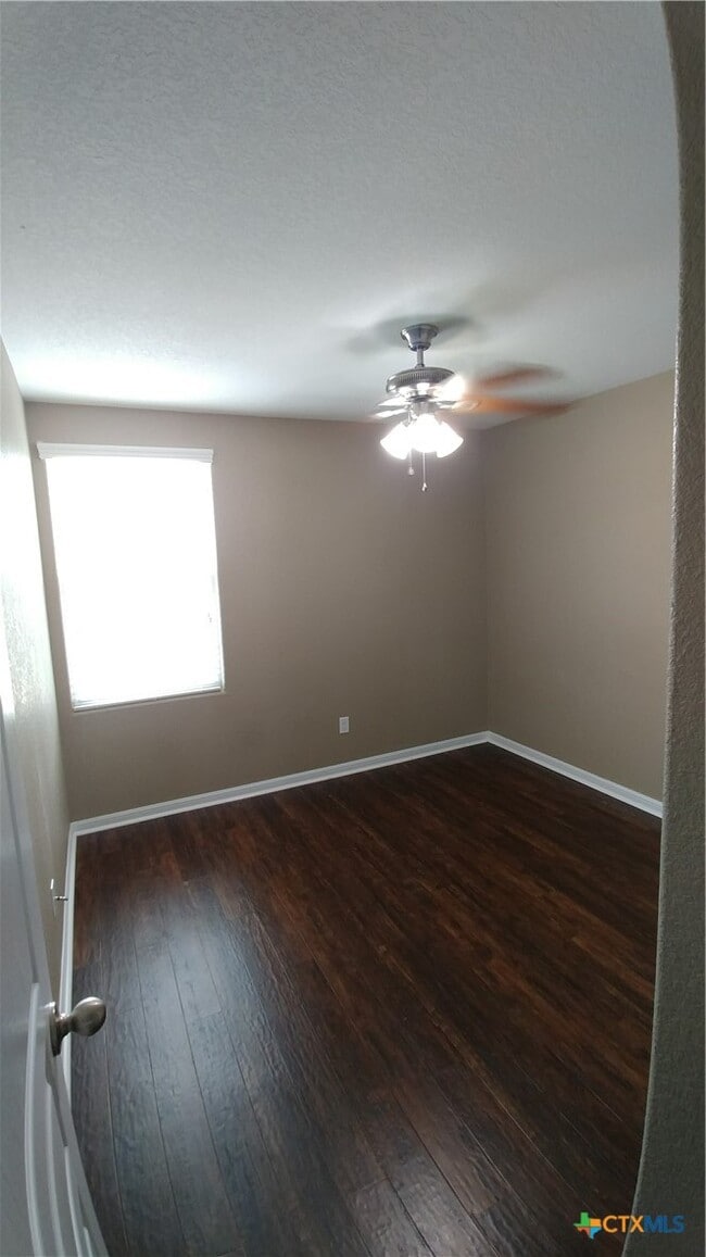 Building Photo - 112 Rush Haven AB