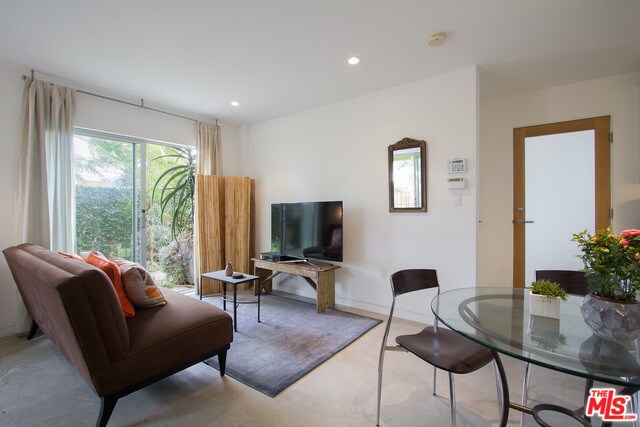 Building Photo - 1046 6th Ave