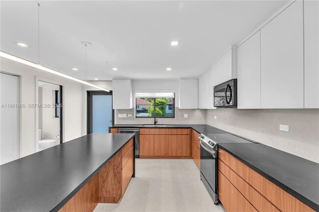 Building Photo - 2211 NE 122nd St