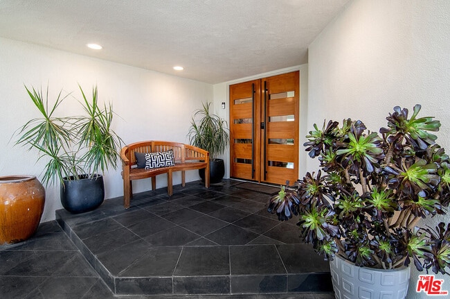 Building Photo - 8405 Edwin Dr