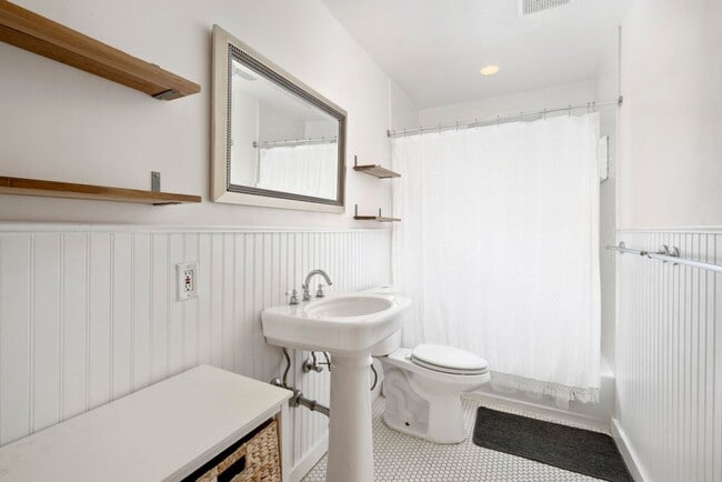 Building Photo - Beautiful Home in Amazing Salt Lake Location!